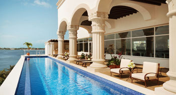 Swim-up accommodations at the Hyatt Zilara Cancun.